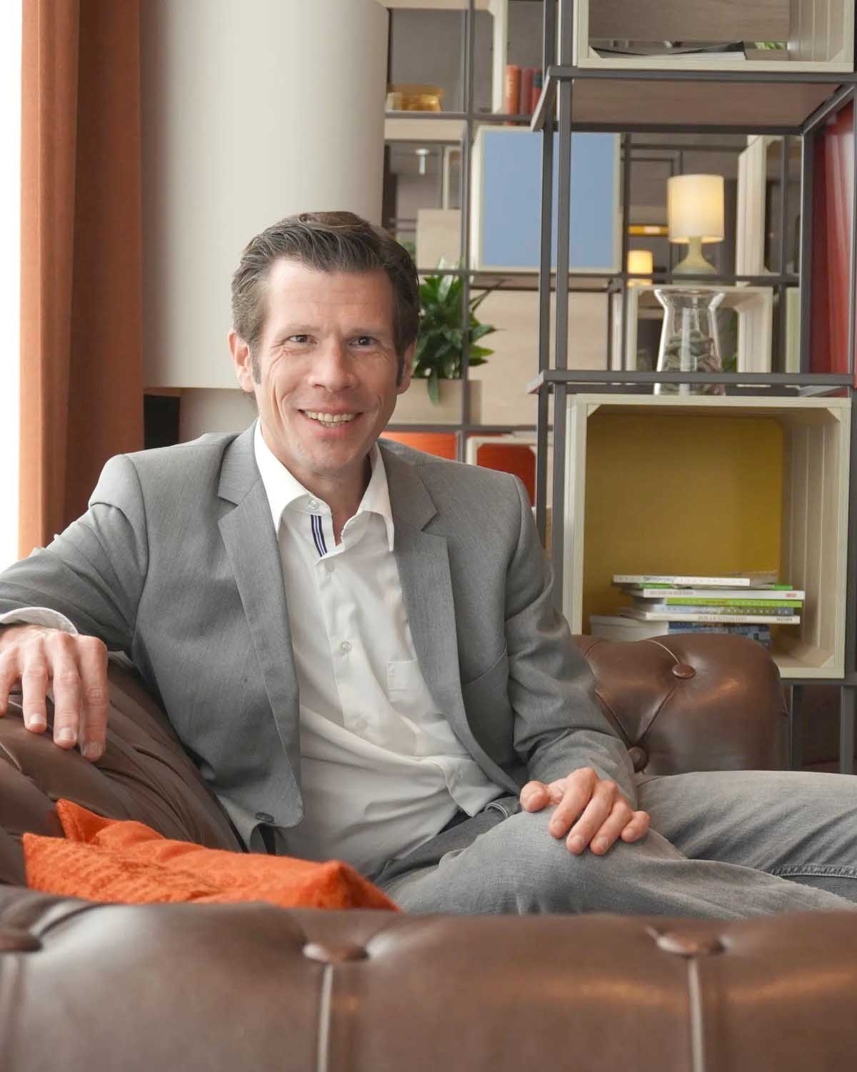 Dr. Thomas de la Fuente